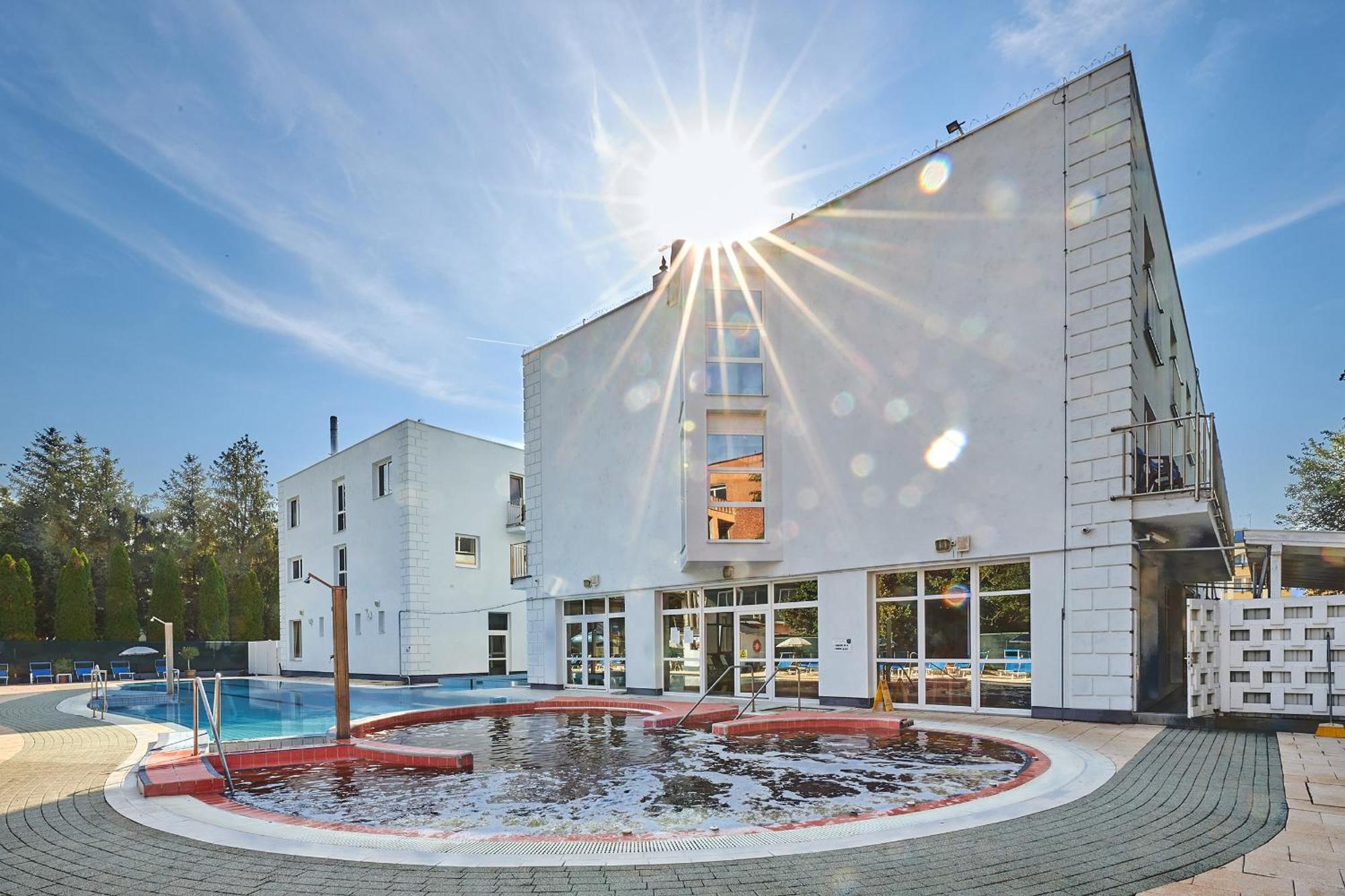 Hotel Silver Hajduszoboszlo Exterior foto